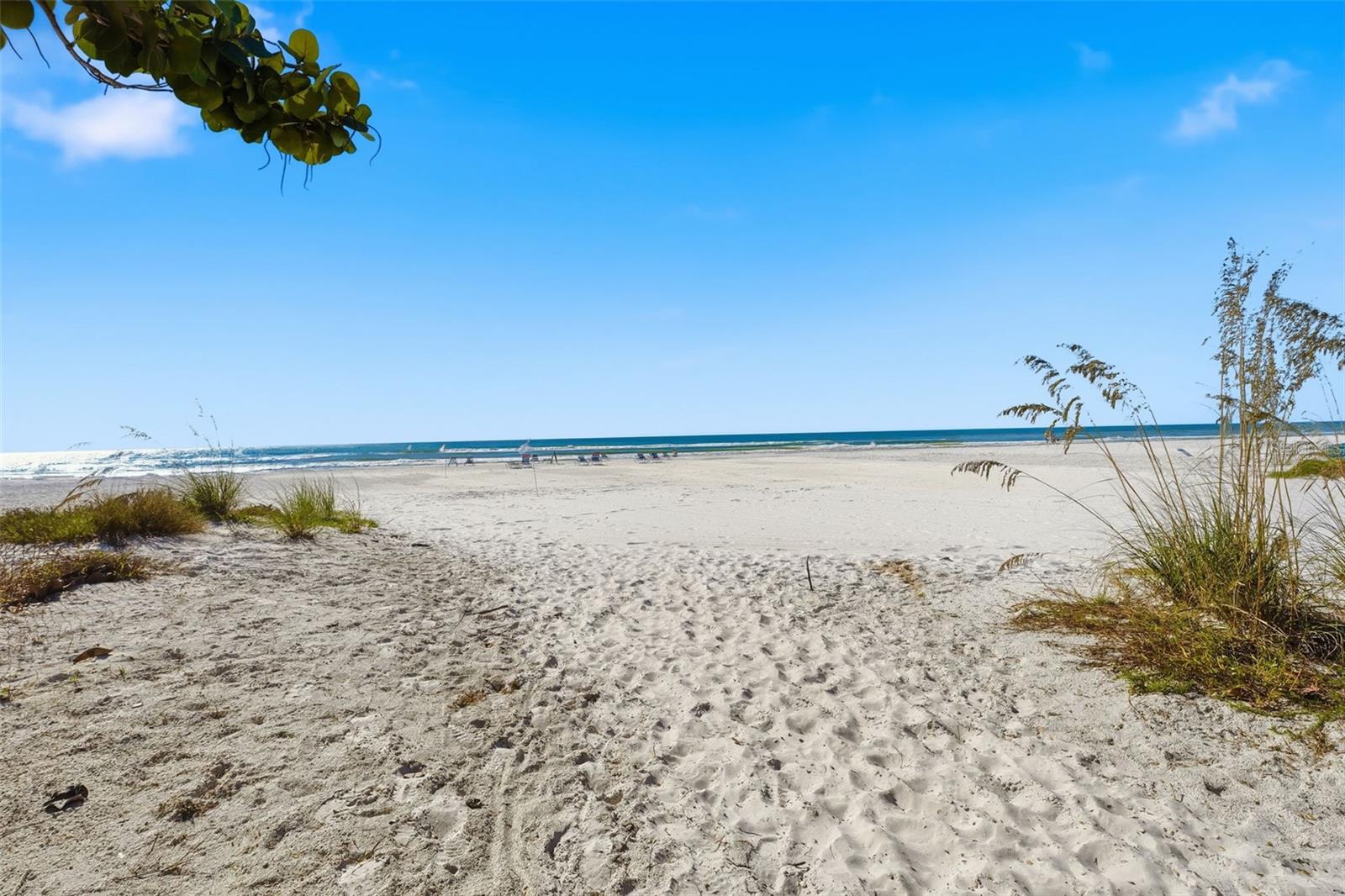 Image 34 of 62 For 6415 Midnight Pass Road 310