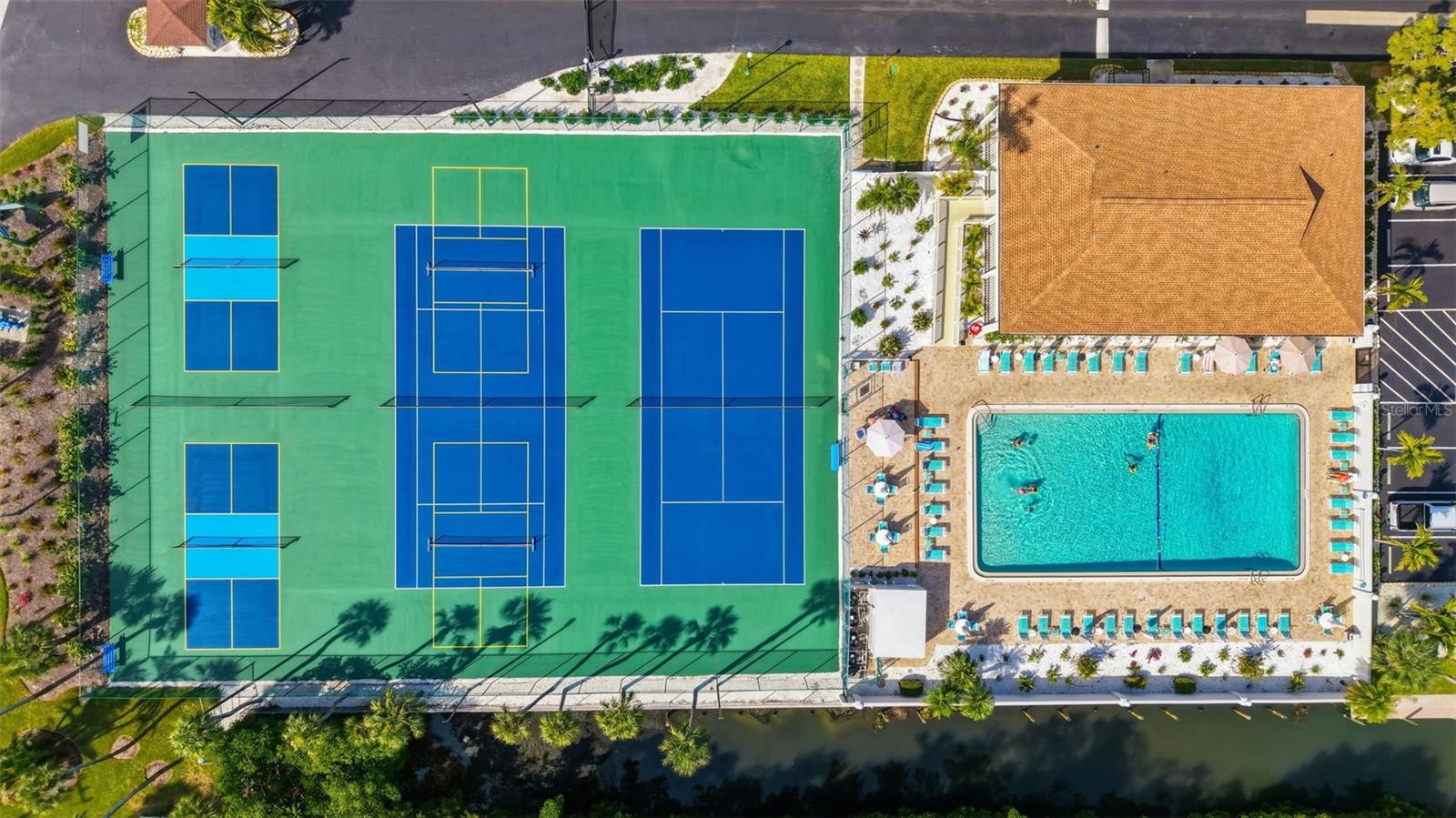 Image 43 of 62 For 6415 Midnight Pass Road 310