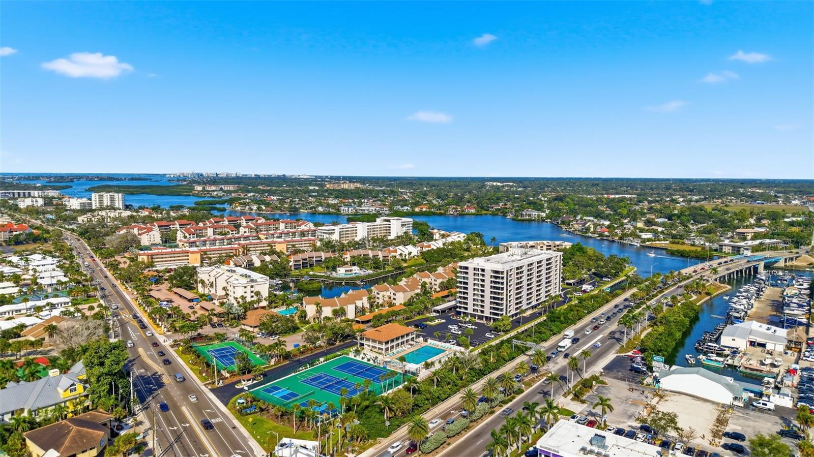 Image 46 of 62 For 6415 Midnight Pass Road 310