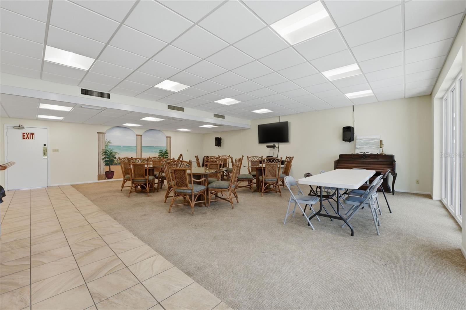 Image 56 of 62 For 6415 Midnight Pass Road 310