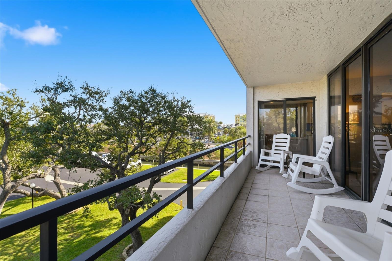 Image 7 of 62 For 6415 Midnight Pass Road 310