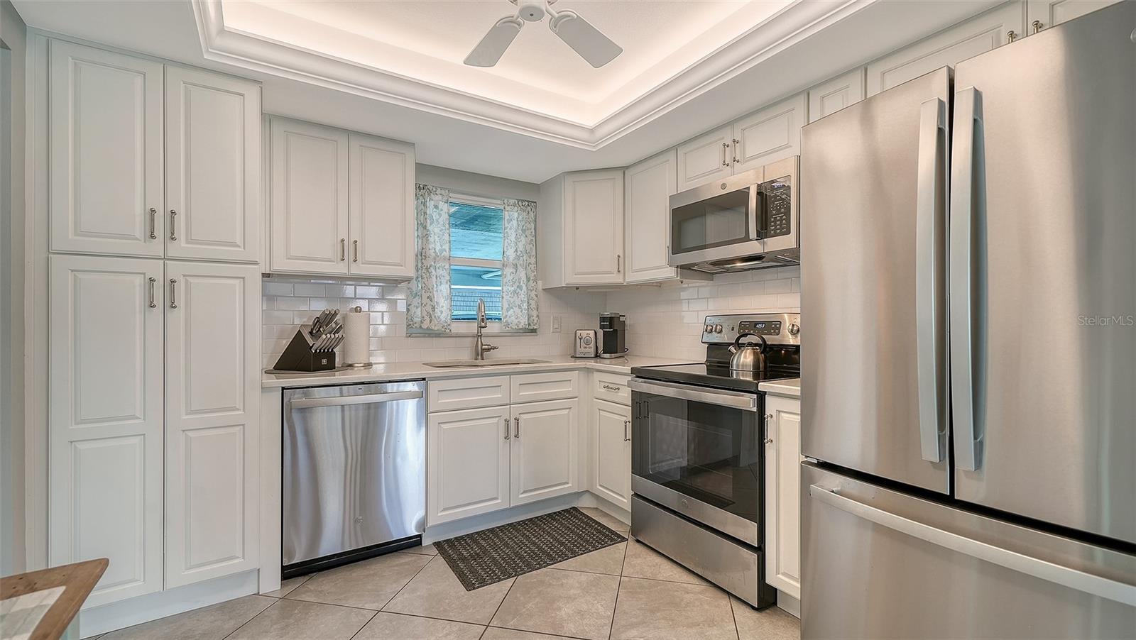 Image 13 of 77 For 2657 Riverbluff Parkway V122