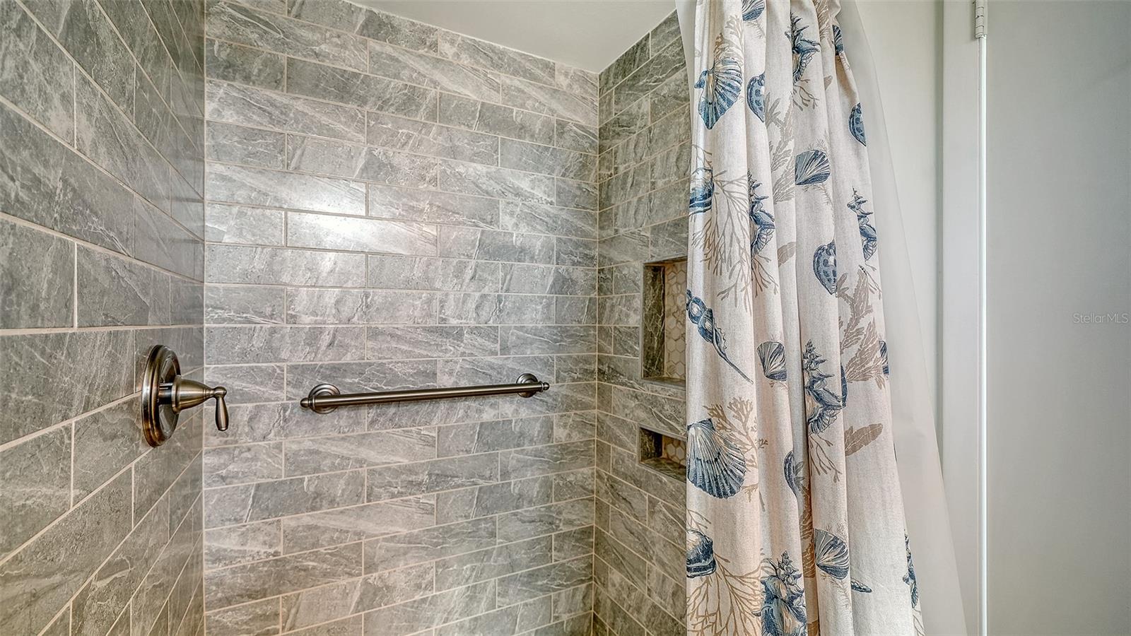 Image 18 of 77 For 2657 Riverbluff Parkway V122