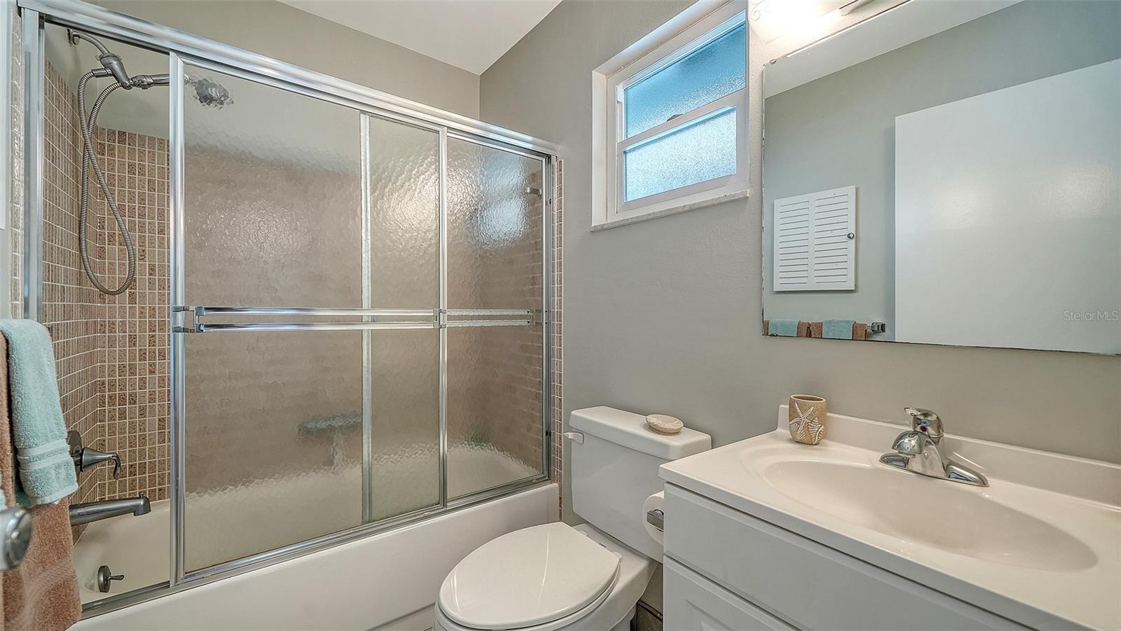 Image 21 of 77 For 2657 Riverbluff Parkway V122