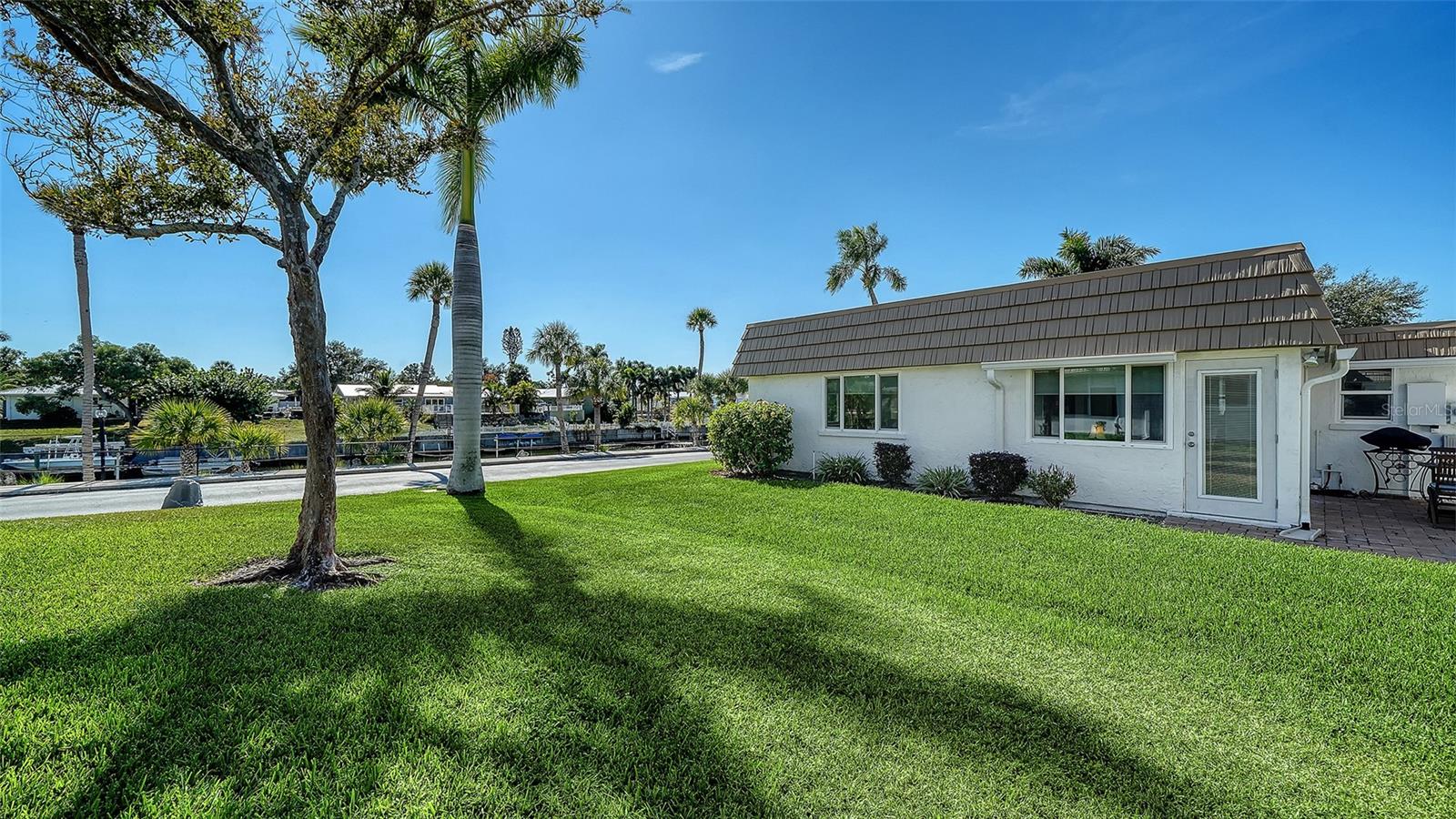 Image 25 of 77 For 2657 Riverbluff Parkway V122