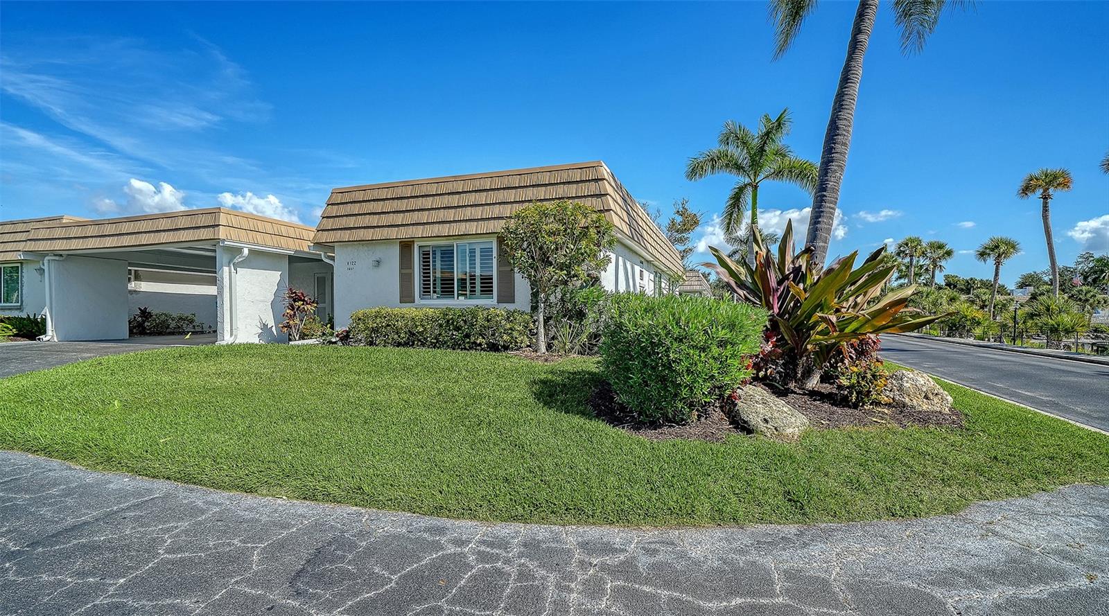 Image 26 of 77 For 2657 Riverbluff Parkway V122