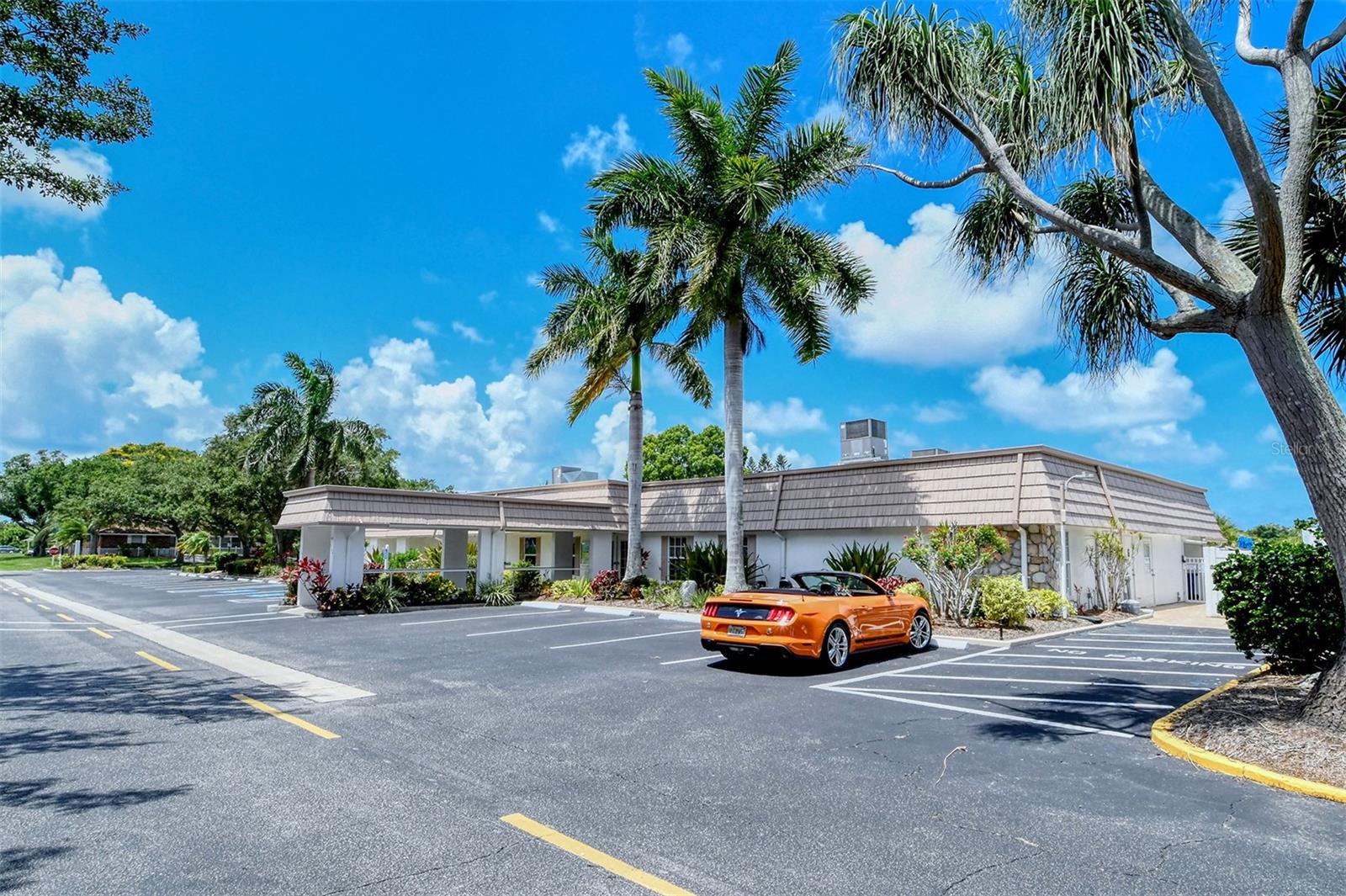 Image 28 of 77 For 2657 Riverbluff Parkway V122