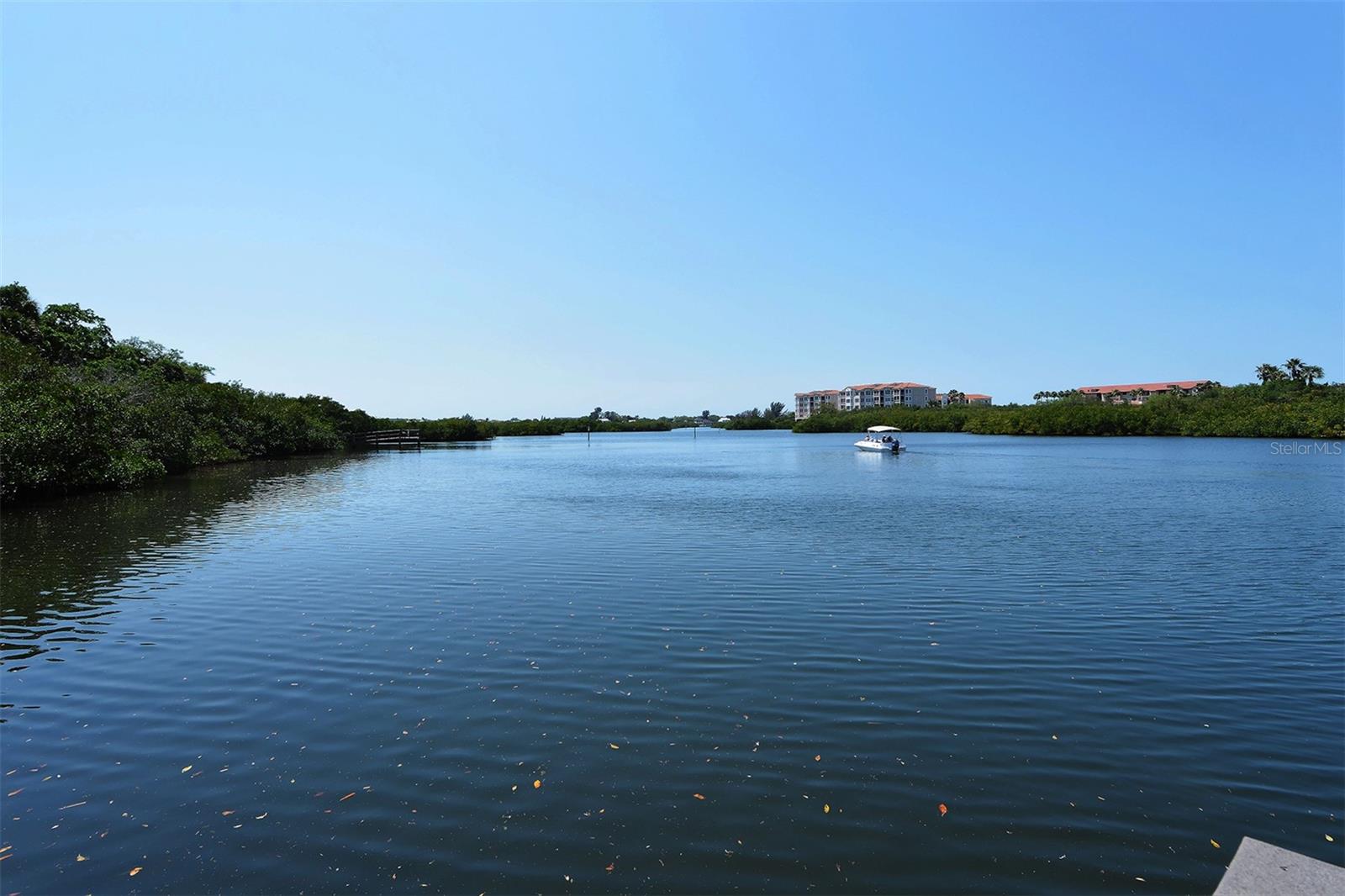 Image 48 of 77 For 2657 Riverbluff Parkway V122