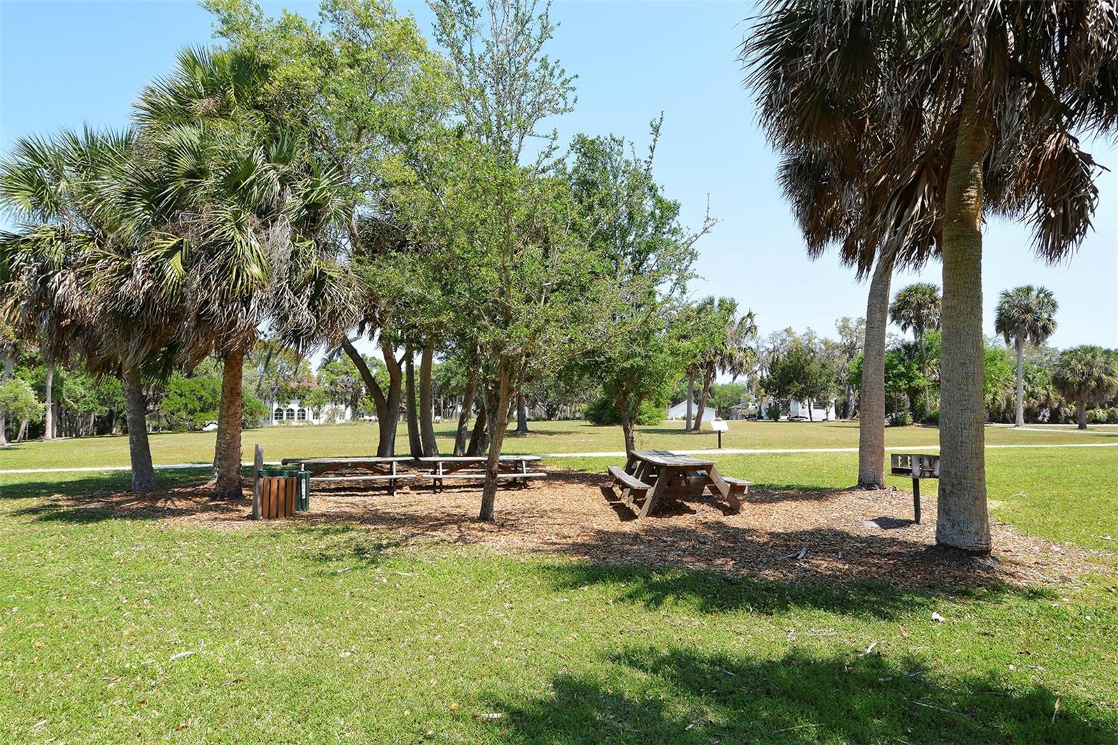 Image 52 of 77 For 2657 Riverbluff Parkway V122