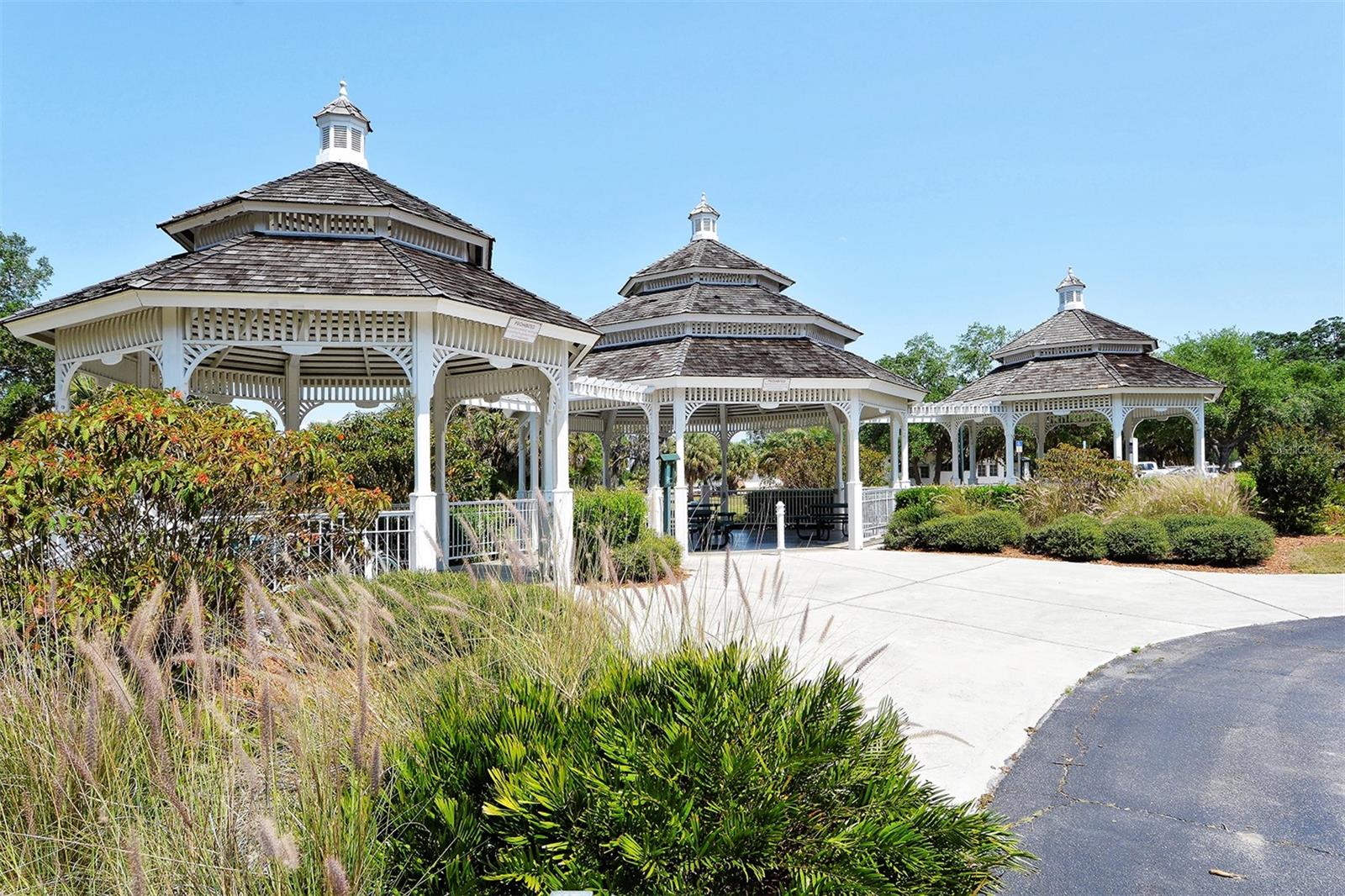 Image 54 of 77 For 2657 Riverbluff Parkway V122