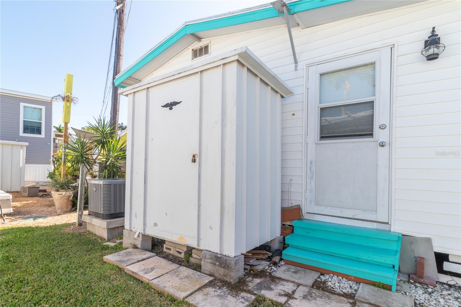 Image 5 of 32 For 12507 Cortez Road W 58