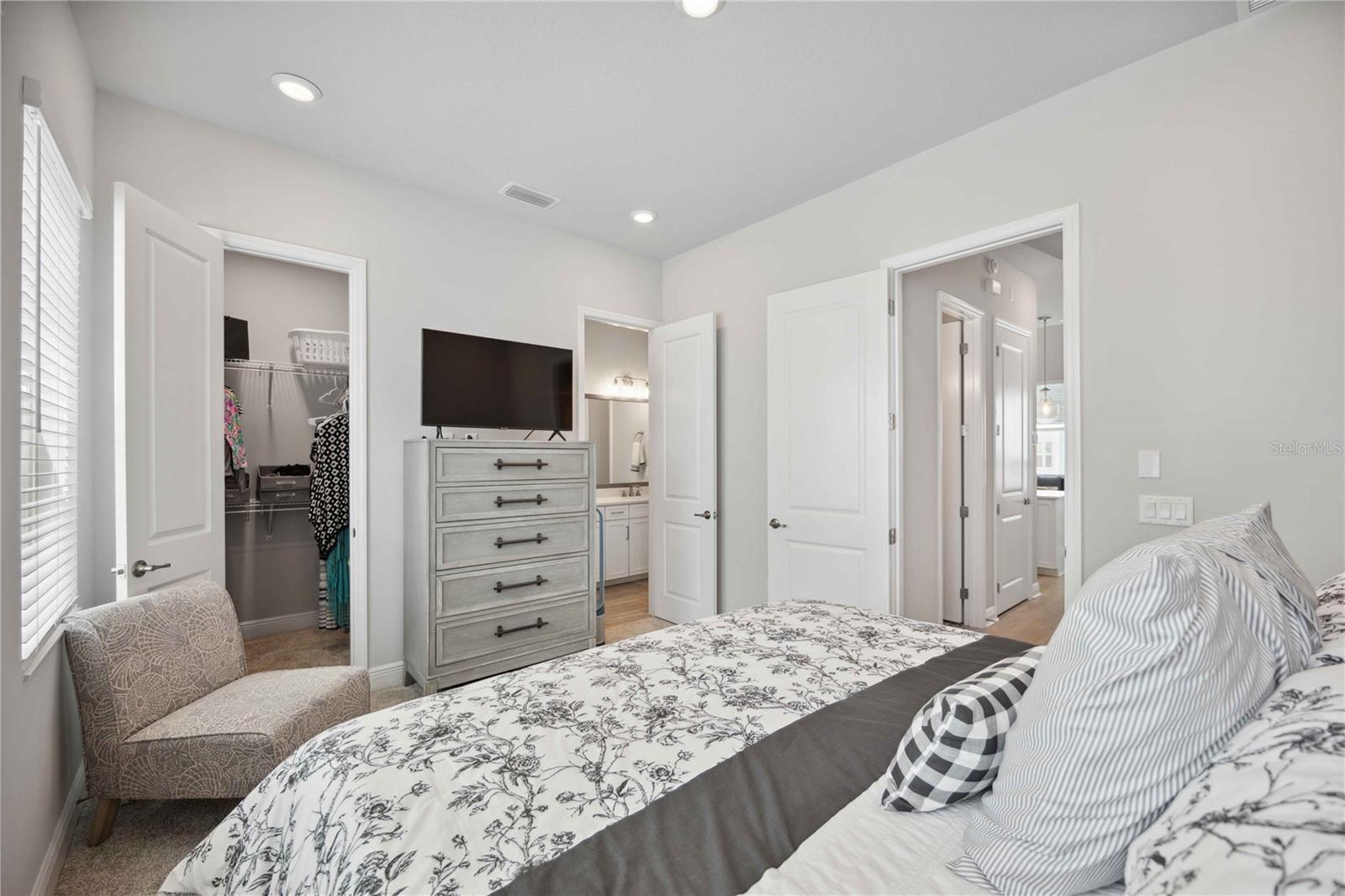 Image 32 of 56 For 2344 Lindstrom Street