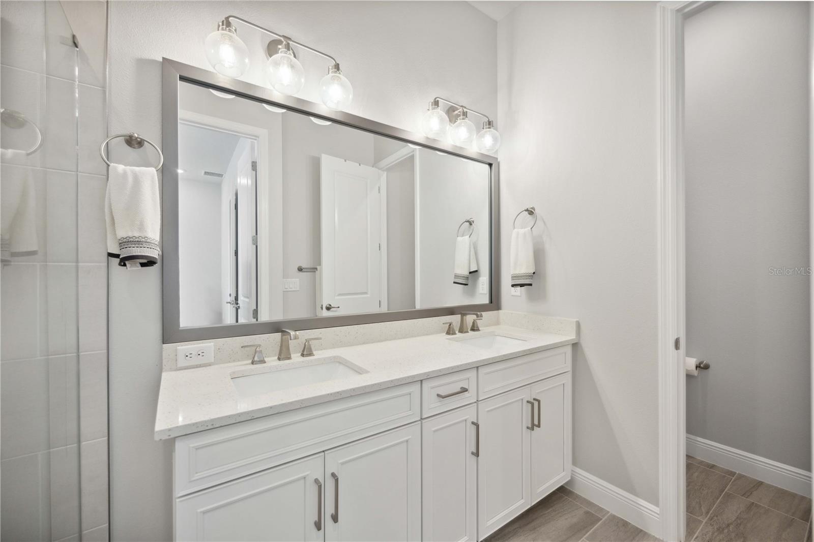 Image 33 of 56 For 2344 Lindstrom Street