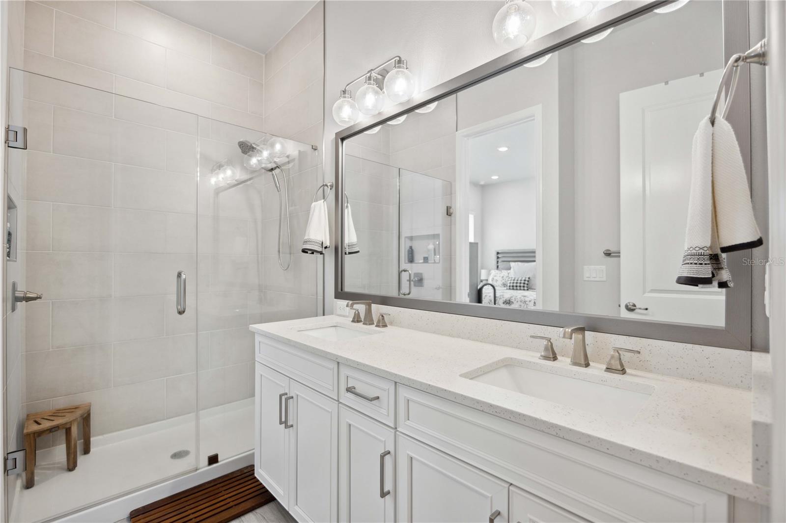 Image 34 of 56 For 2344 Lindstrom Street