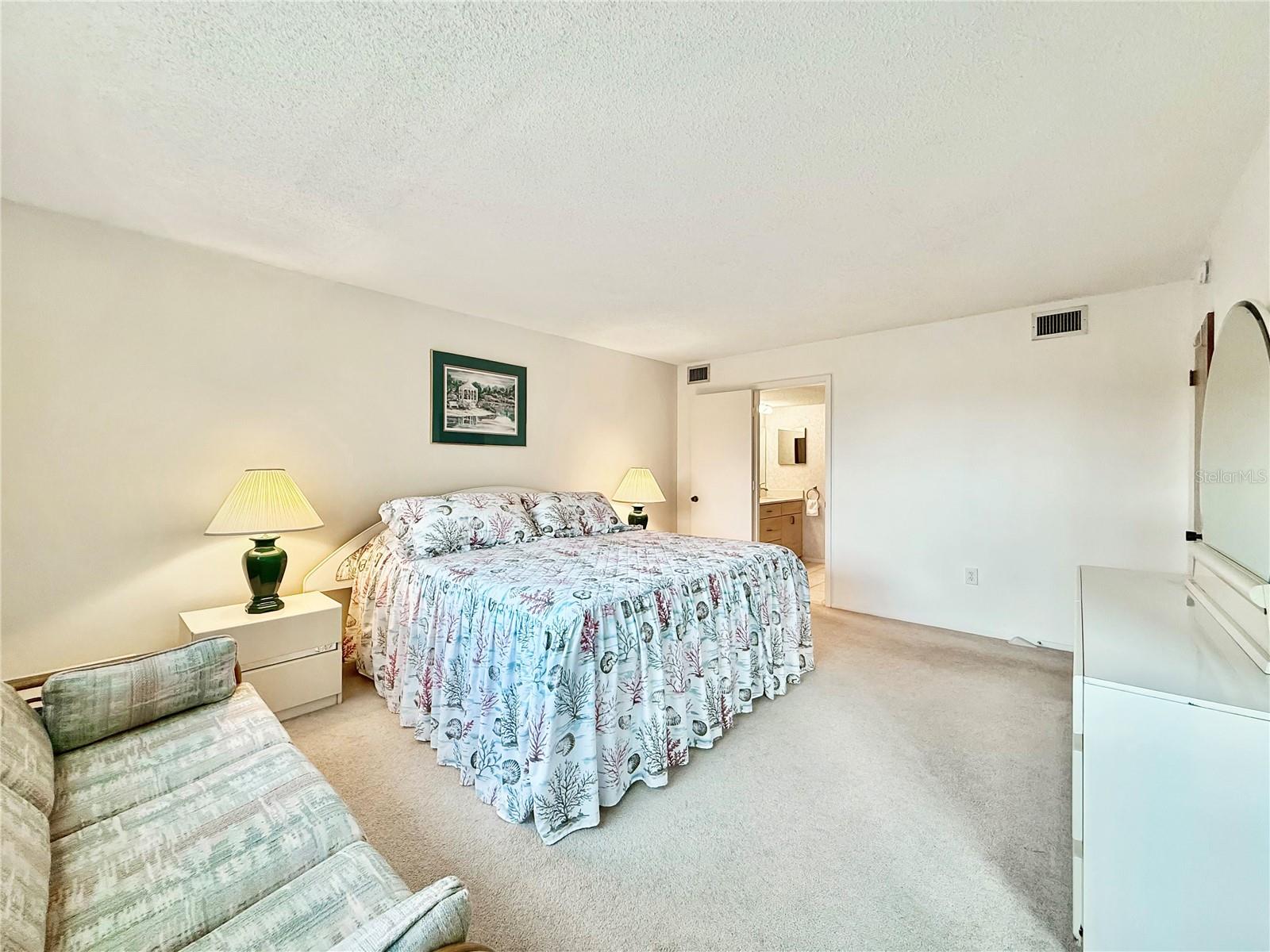 Image 21 of 37 For 9604 Cortez Road W 421