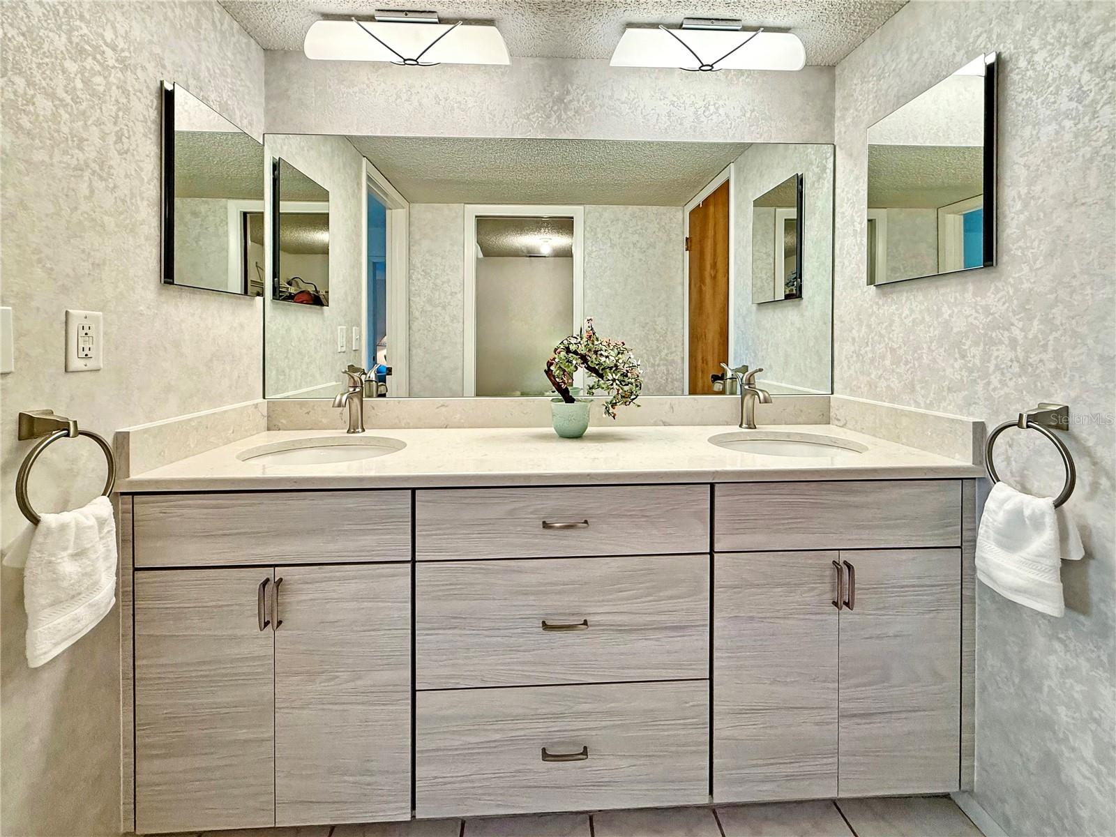 Image 22 of 37 For 9604 Cortez Road W 421