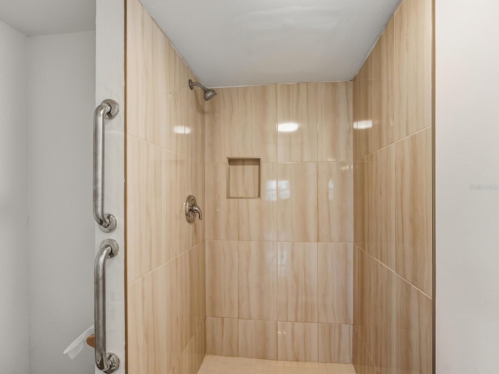 Image 18 of 38 For 2714 Orchid Oaks Drive 101