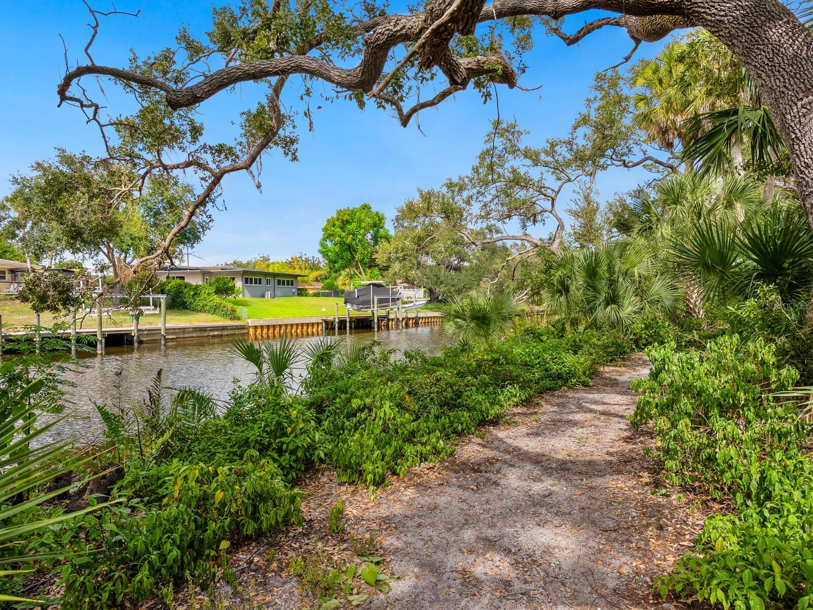 Image 27 of 38 For 2714 Orchid Oaks Drive 101