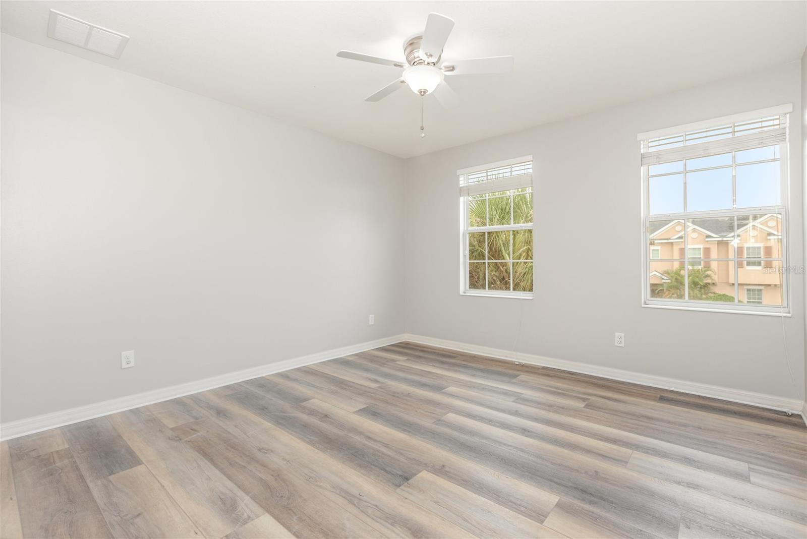 Image 23 of 33 For 1125 Grantham Drive