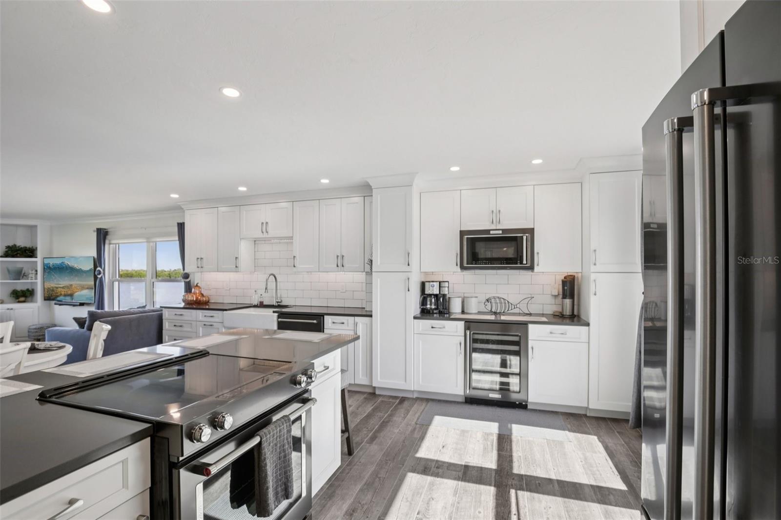 Image 14 of 36 For 4440 Exeter Drive 206