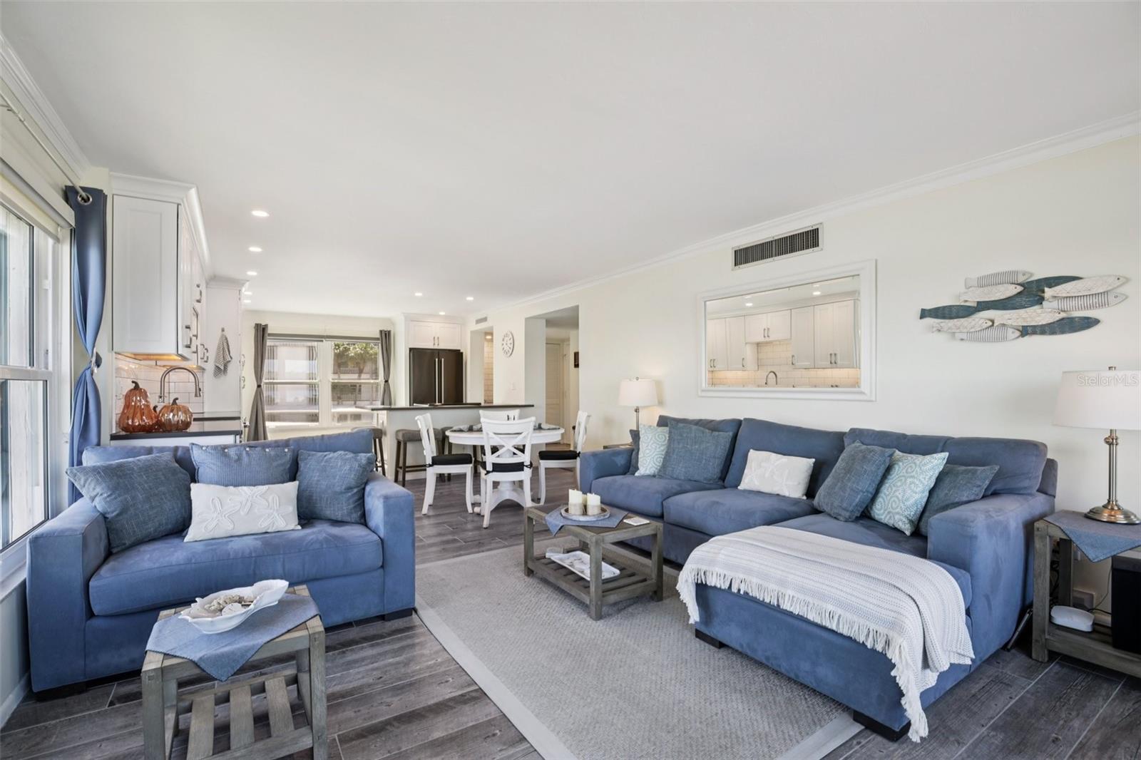 Image 4 of 36 For 4440 Exeter Drive 206