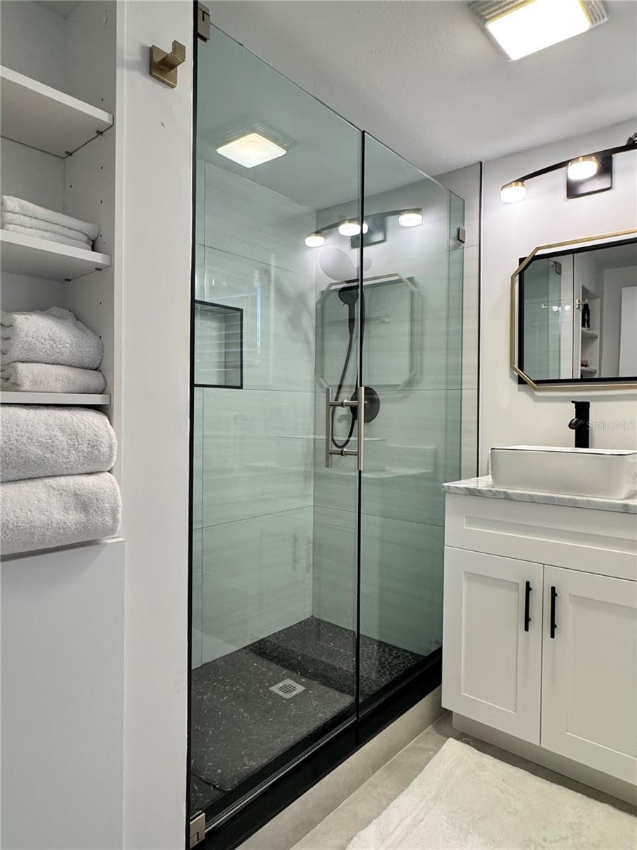 Image 17 of 33 For 701 Broadway Street