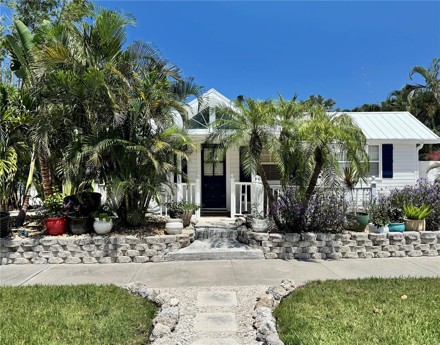 Image 2 of 33 For 701 Broadway Street