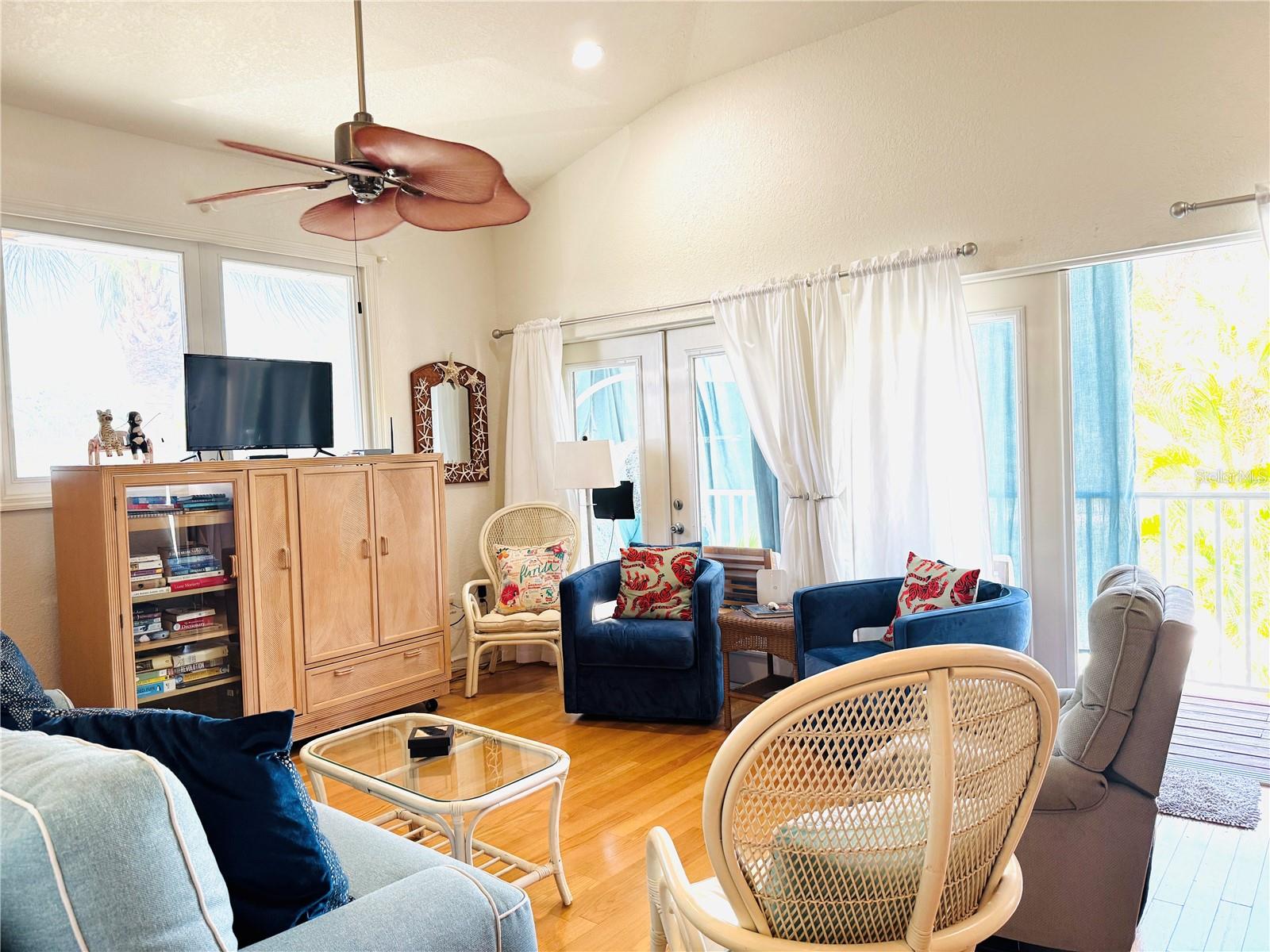 Image 28 of 33 For 701 Broadway Street