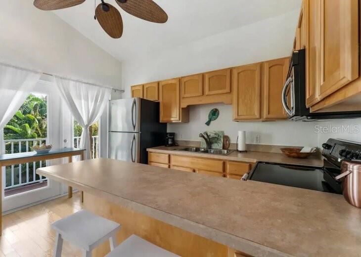 Image 32 of 33 For 701 Broadway Street