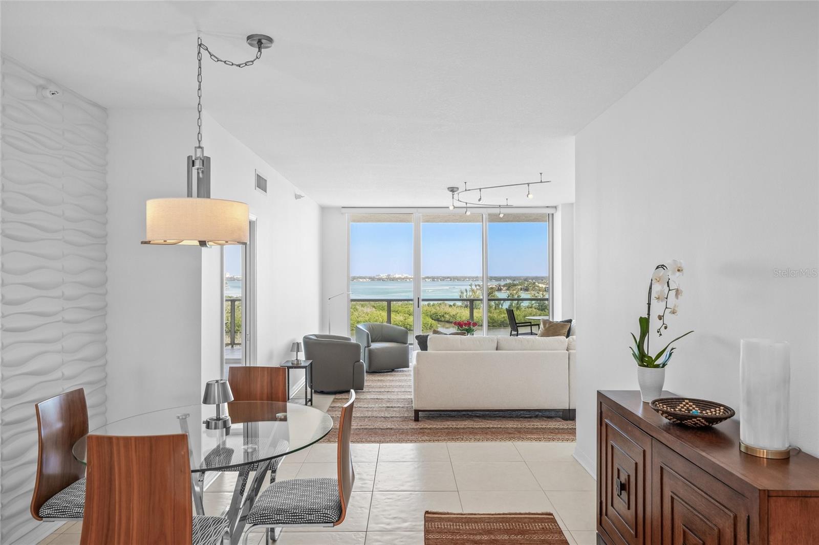 Image 11 of 66 For 1800 Benjamin Franklin Drive A1003