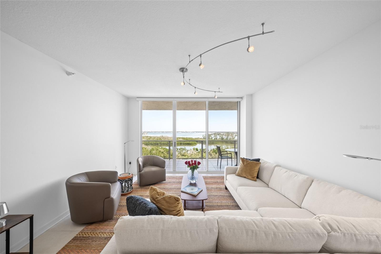 Image 14 of 66 For 1800 Benjamin Franklin Drive A1003