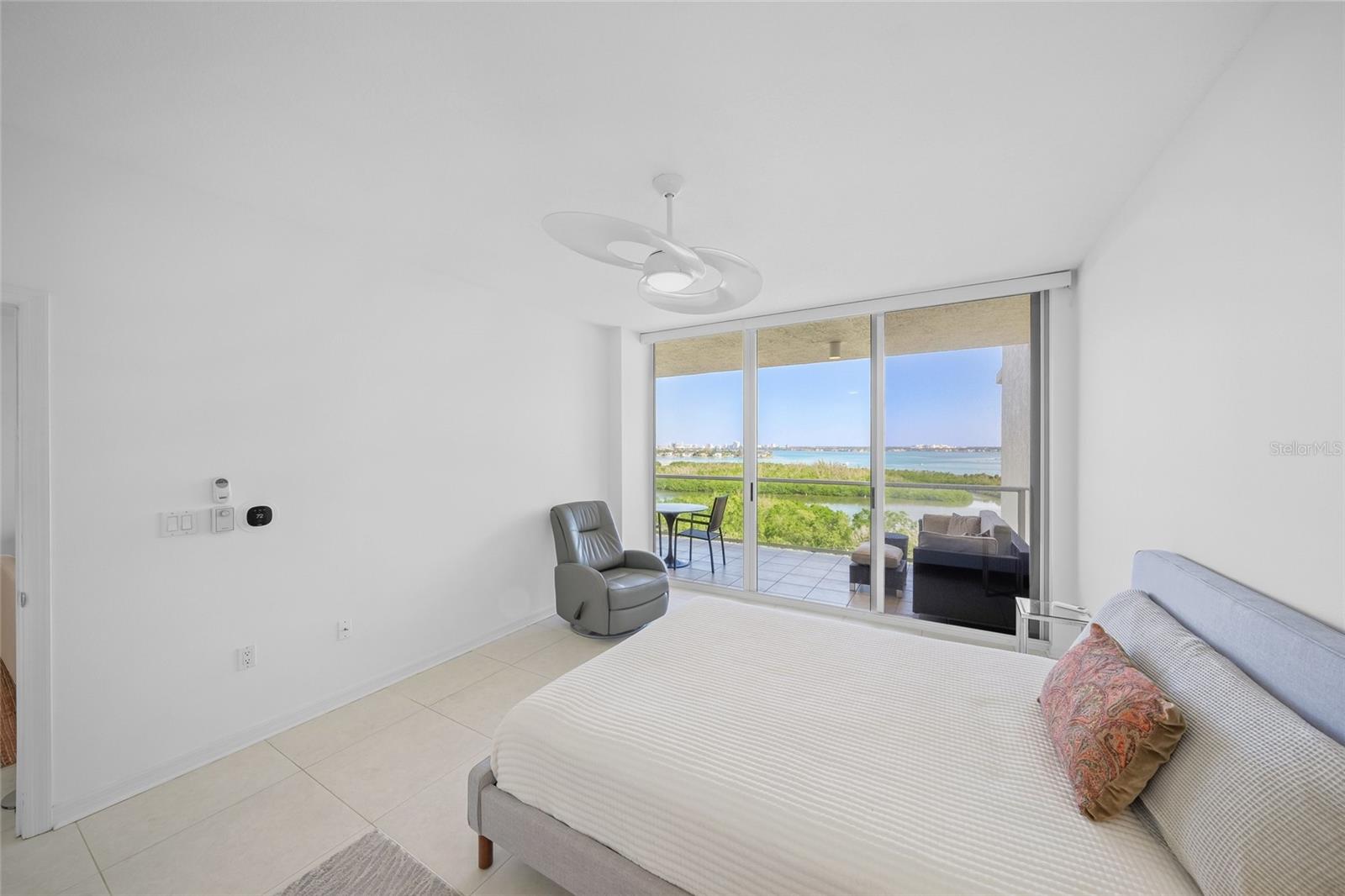 Image 21 of 66 For 1800 Benjamin Franklin Drive A1003