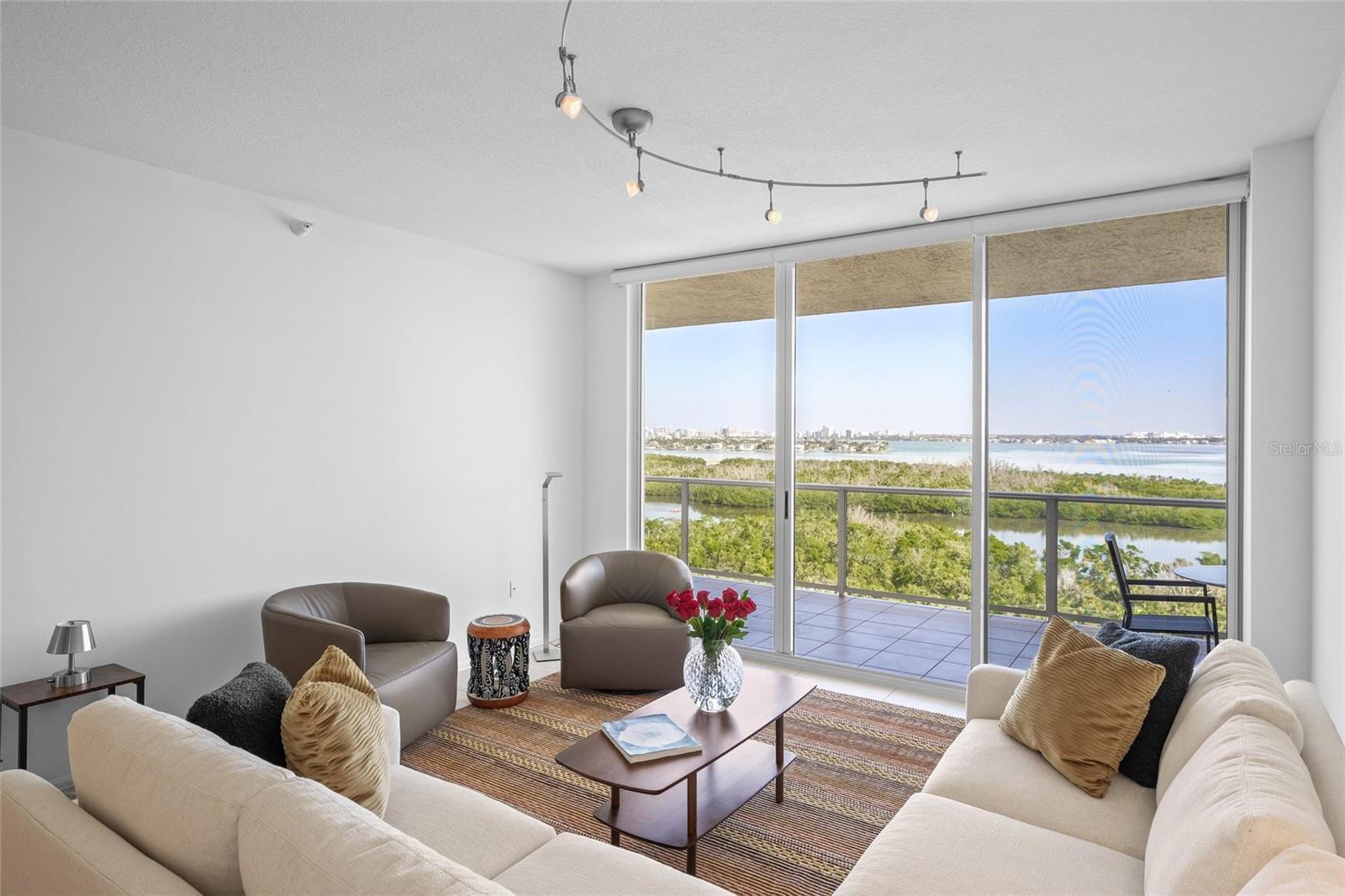 Image 3 of 66 For 1800 Benjamin Franklin Drive A1003