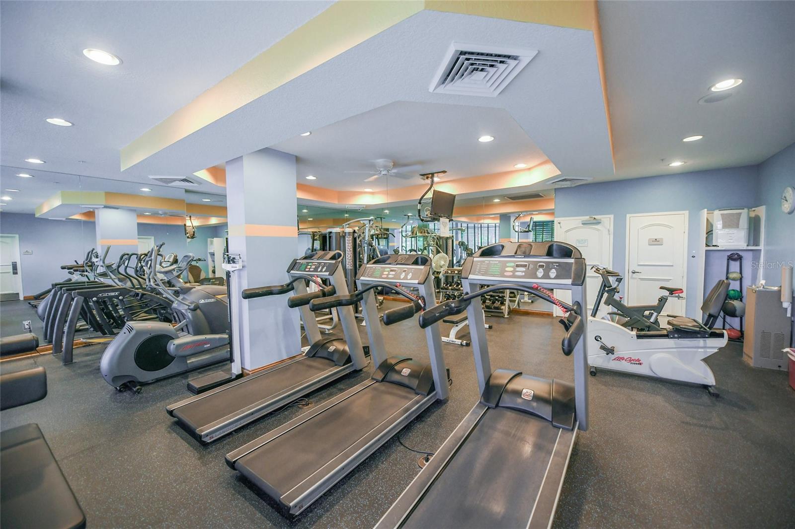 Image 38 of 66 For 1800 Benjamin Franklin Drive A1003