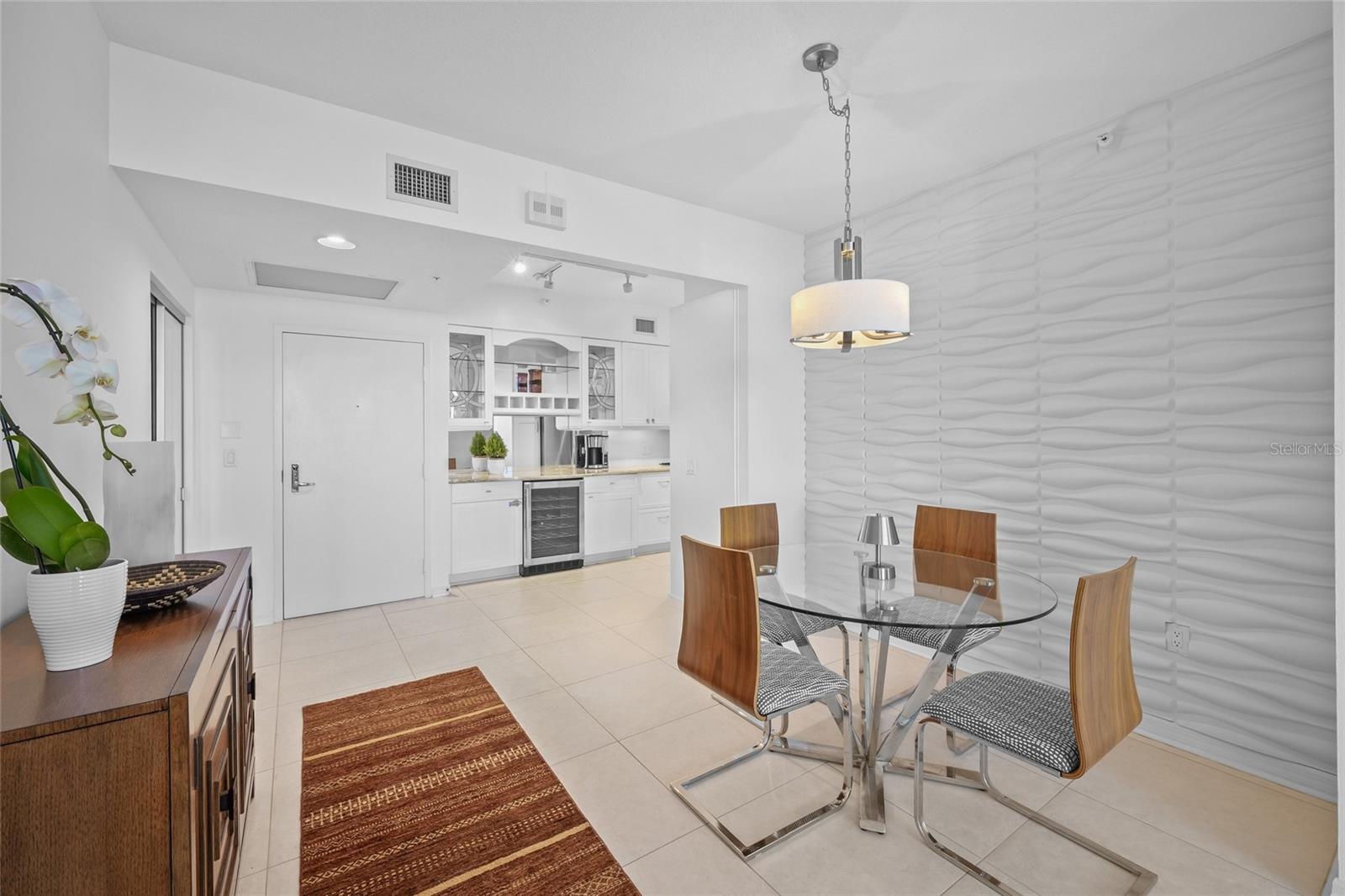 Image 4 of 66 For 1800 Benjamin Franklin Drive A1003