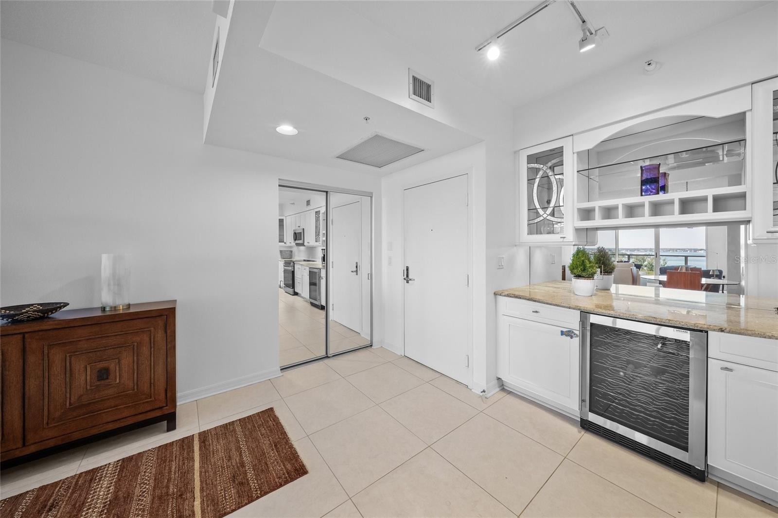 Image 5 of 66 For 1800 Benjamin Franklin Drive A1003