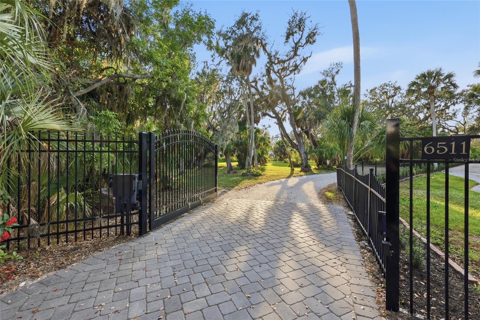 Image 4 of 54 For 6511 Bayshore Road