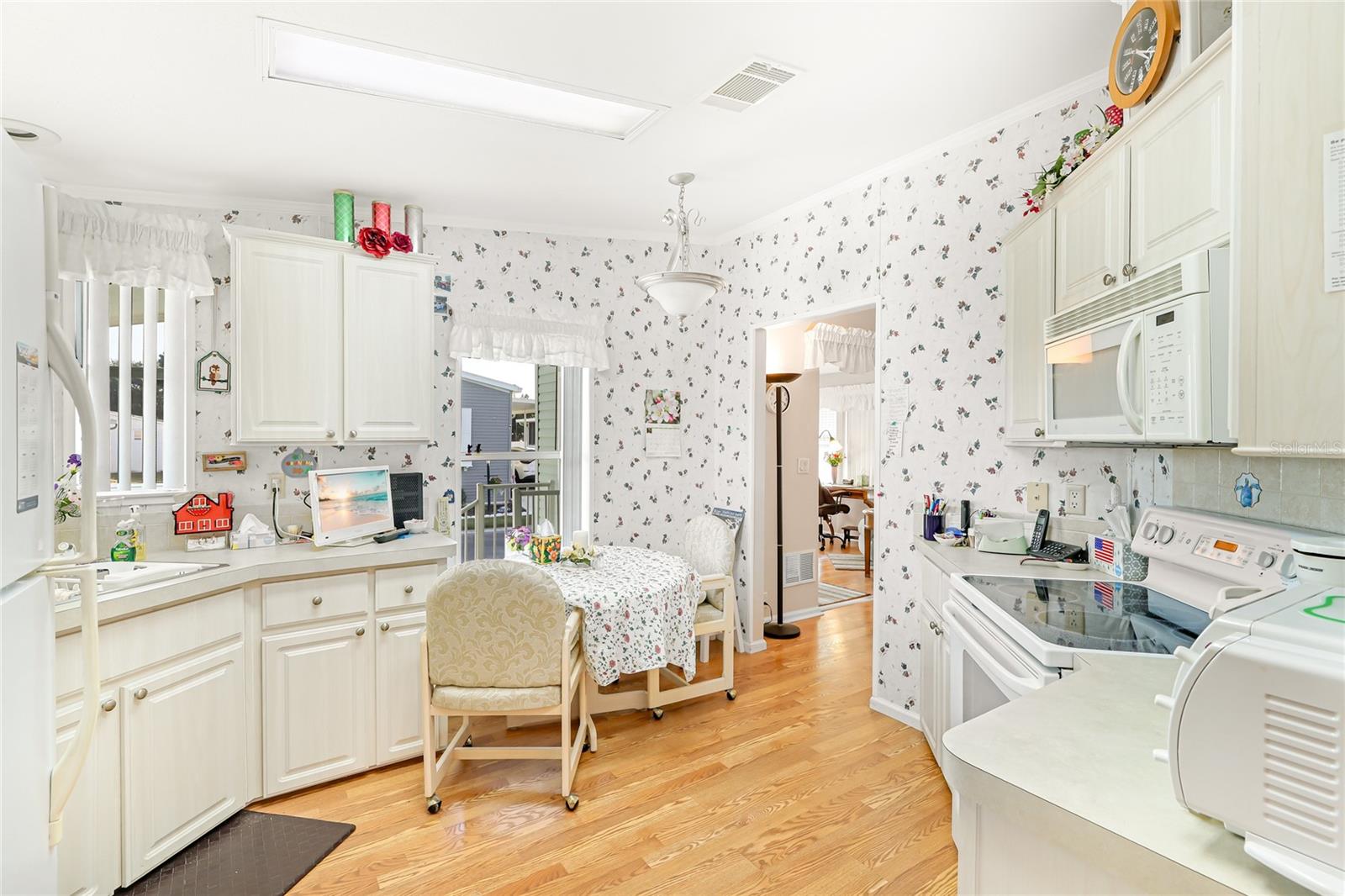 Image 11 of 25 For 5316 53rd Avenue E N16