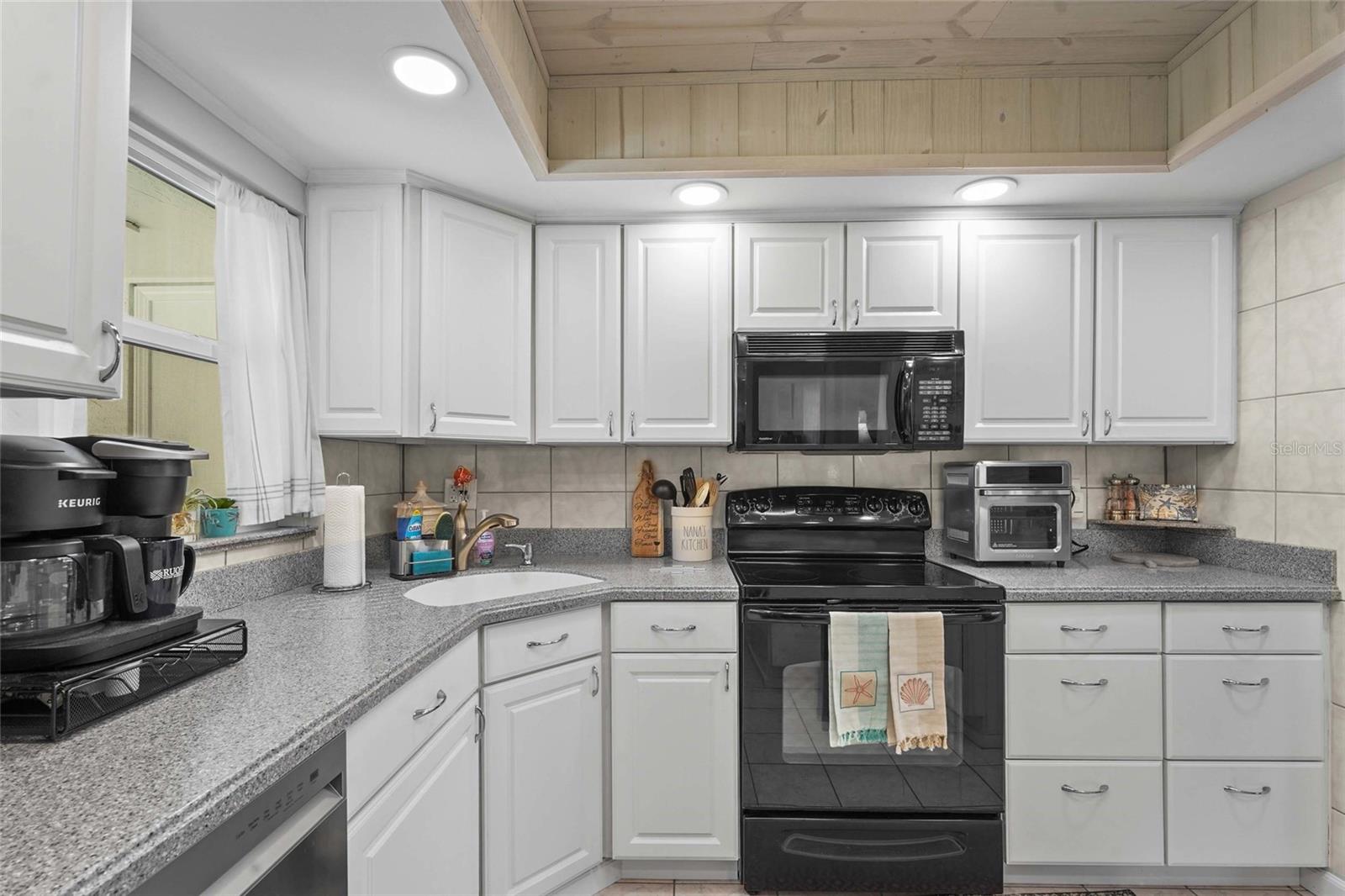 Image 10 of 72 For 2531 Riverbluff Parkway V181