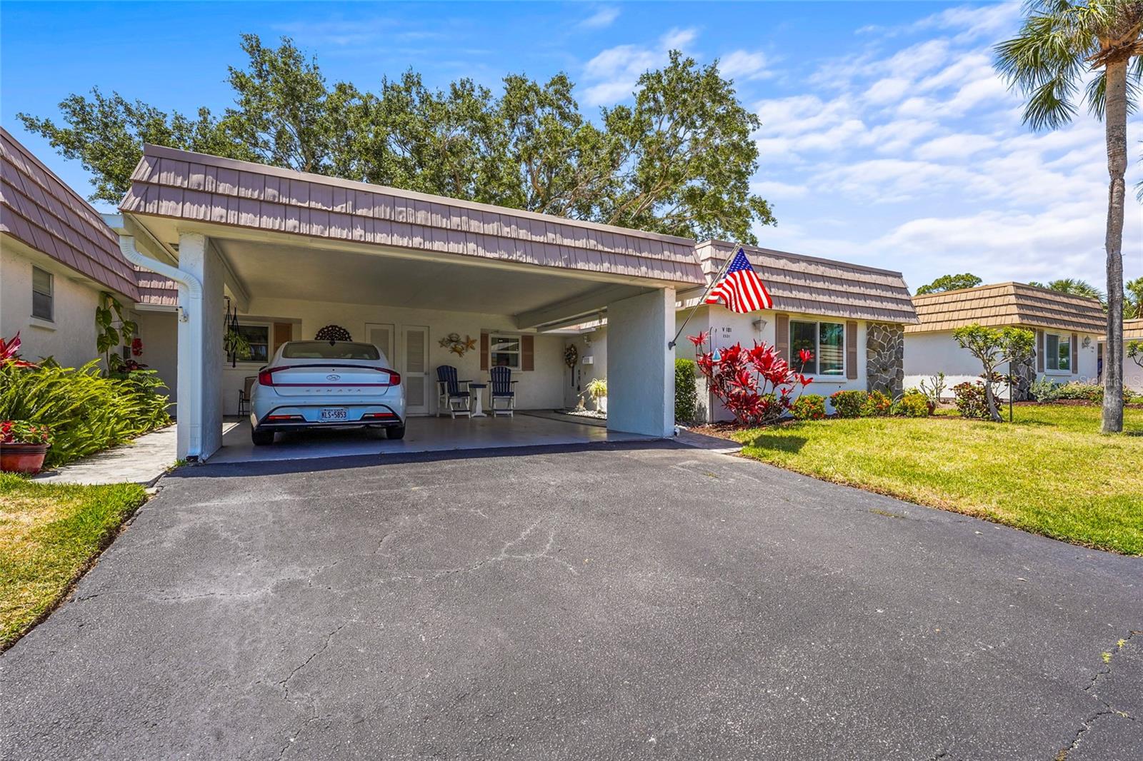 Image 4 of 72 For 2531 Riverbluff Parkway V181