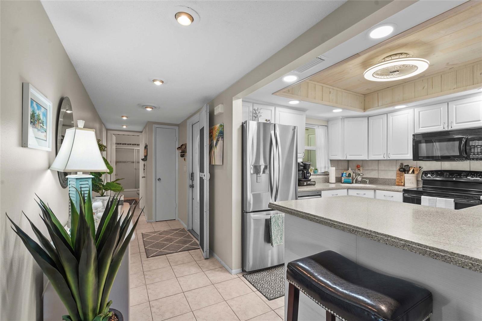 Image 9 of 72 For 2531 Riverbluff Parkway V181