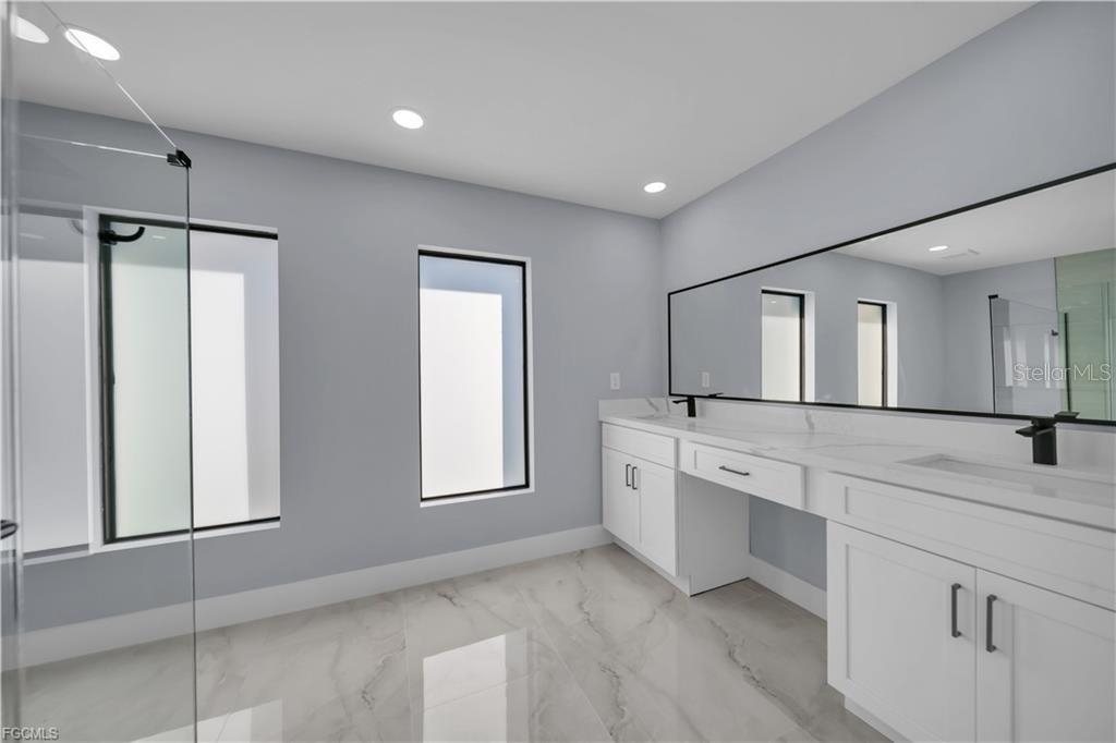 Image 22 of 43 For 3716 10th Street Sw