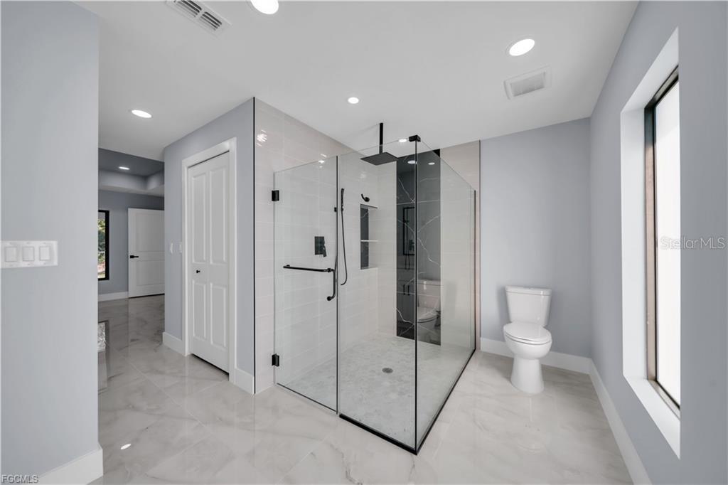 Image 23 of 43 For 3716 10th Street Sw