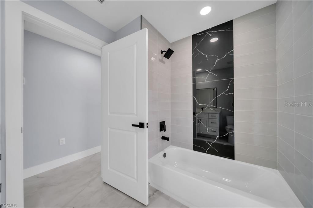 Image 30 of 43 For 3716 10th Street Sw