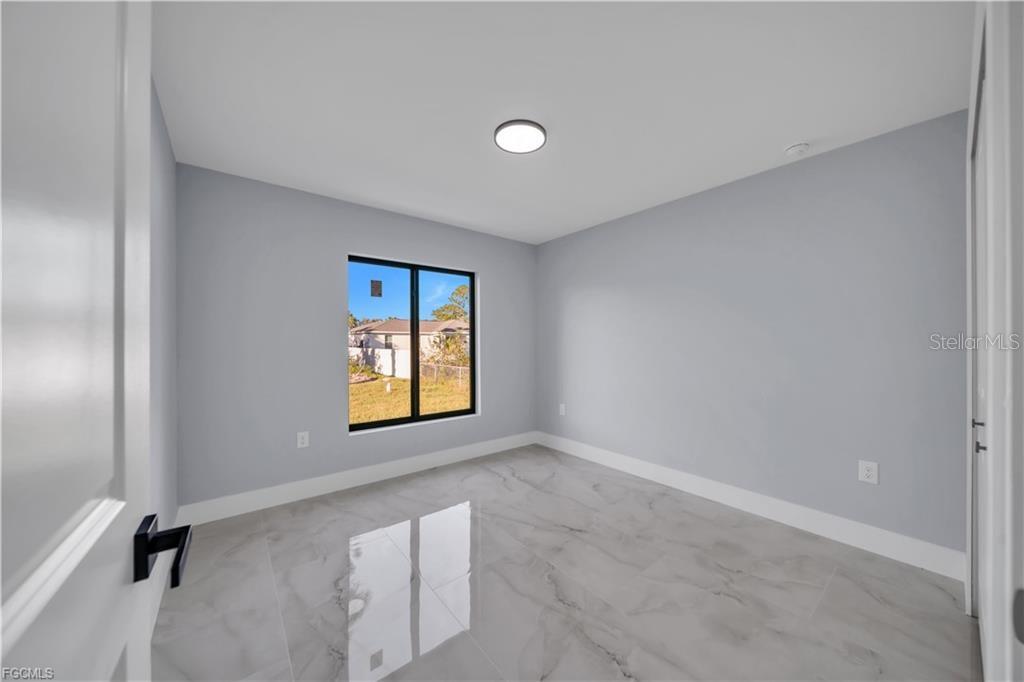 Image 21 of 31 For 3315 16th Street W