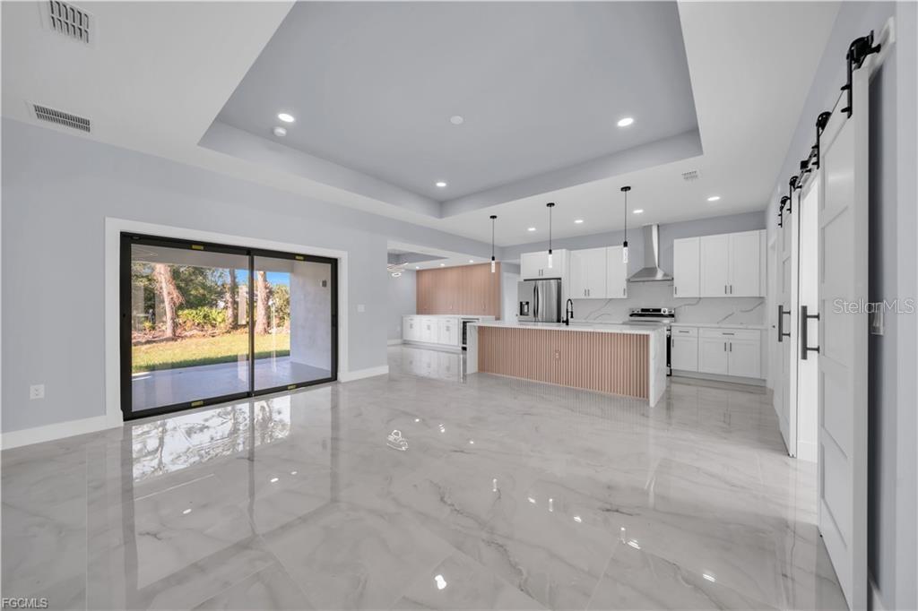 Image 4 of 31 For 3315 16th Street W