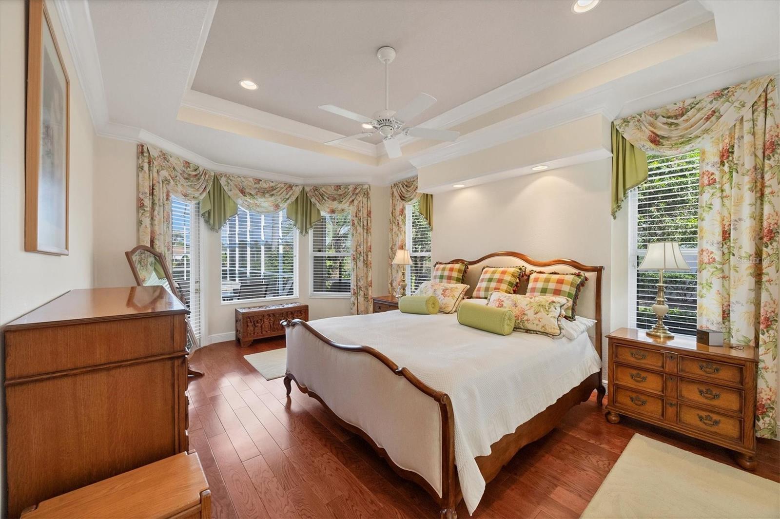 Image 16 of 75 For 7915 Warwick Gardens Lane