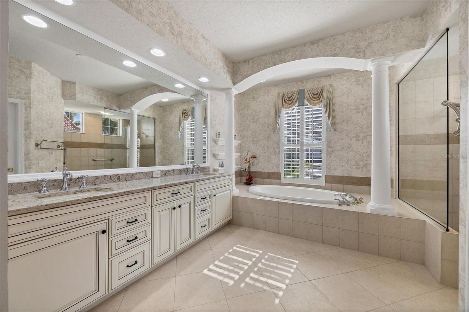 Image 18 of 75 For 7915 Warwick Gardens Lane