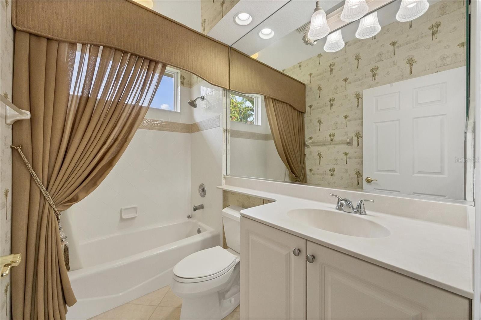 Image 22 of 75 For 7915 Warwick Gardens Lane