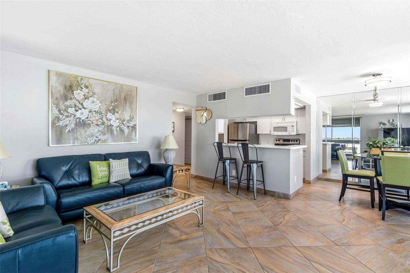 Image 18 of 39 For 5966 Midnight Pass Road G113